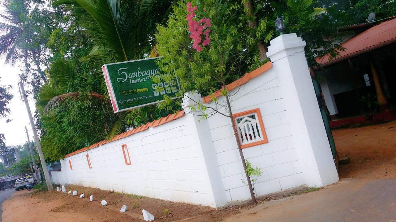 Saubagya Inn Anuradhapura Bagian luar foto
