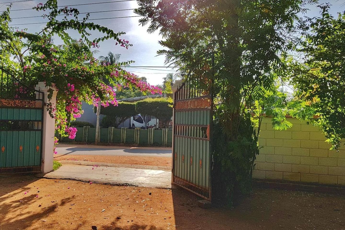 Saubagya Inn Anuradhapura Bagian luar foto