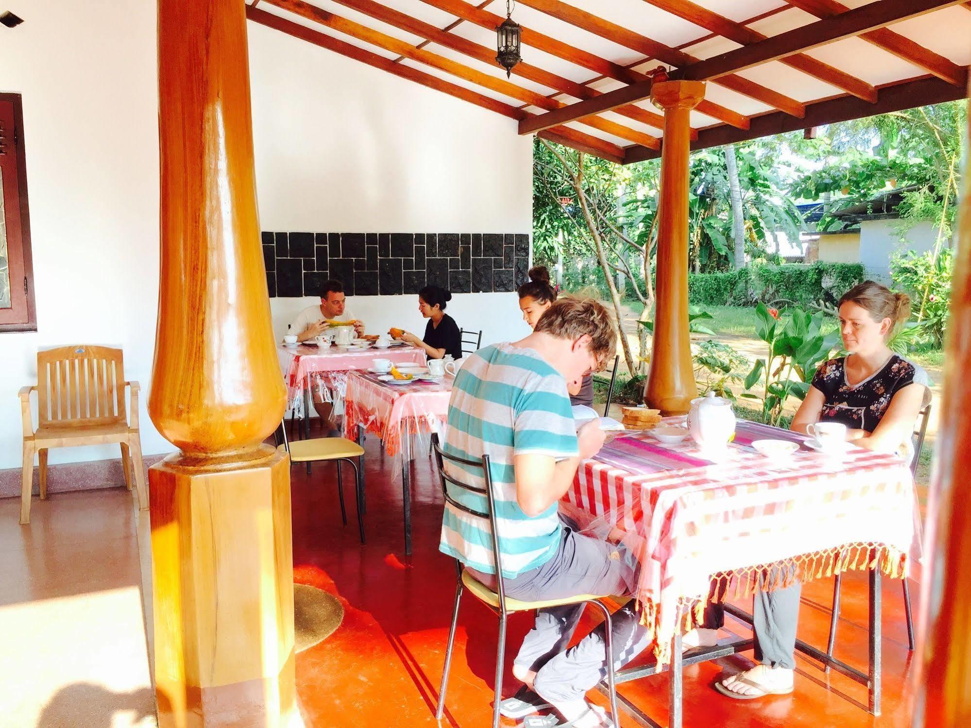 Saubagya Inn Anuradhapura Bagian luar foto