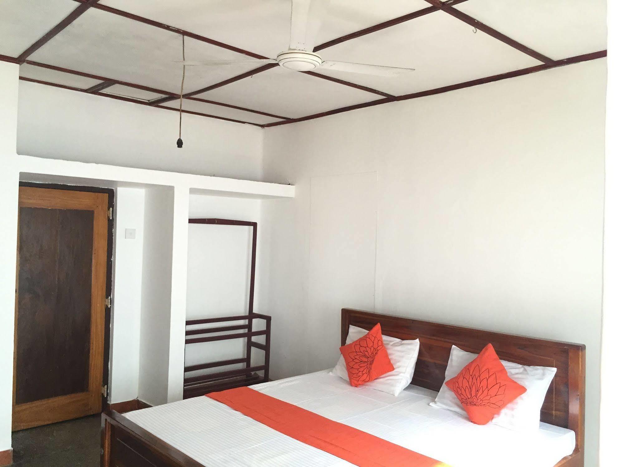 Saubagya Inn Anuradhapura Bagian luar foto