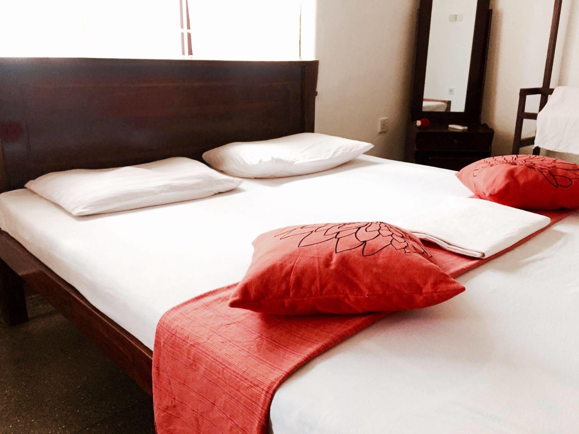 Saubagya Inn Anuradhapura Bagian luar foto